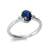 Ring 18 kt WG, 2 Brill. 0,09 ct, TW-si, 1 Saphir 1,05 ct blau