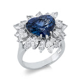 Ring 18 kt WG, 17 Nav. 2,31 ct, TW-vsi, 1 Saphir 5,92 ct blau