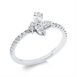 Ring 14 kt WG, 2 Nav. 0,15 ct, F-vsi, 1 Tropfen 0,10 ct, F-vsi, 21 Brill. 0,25 ct, F-si