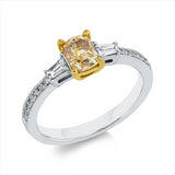 Ring 18 kt WG+GG, GIA2427108703, 2 Trap. 0,21 ct, TW-si, 1 Cushion 1,00 ct, gelb-si2, 14 Brill. 0,14 ct