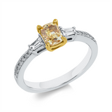 Ring 18 kt WG+GG, GIA2427108703, 2 Trap. 0,21 ct, TW-si, 1 Cushion 1,00 ct, gelb-si2, 14 Brill. 0,14 ct