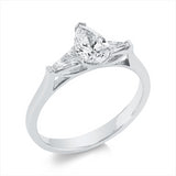 Ring 18 kt WG, 1 Tropfen 0,70 ct, TW-si, 2 Trap. 0,23 ct, TW-si, 4 Brill. 0,02 ct, TW-si