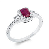 Ring 18 kt WG, 12 Brill. 0,14 ct, 10 Bag. 0,22 ct, F-vsi/si, 4 Brill. 0,02 ct, F-vsi/si, 1 Rubin 0,70 ct rot