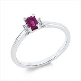 Ring 18 kt WG, 2 Bag. 0,05 ct, TW-si, 1 Rubin 0,39 ct rot