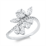 Ring 18 kt WG, 2 Princ. 0,11 ct, 4 Tropfen 0,39 ct, 6 Nav. 0,35 ct, 19 Brill. 0,17 ct, TW-si