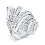 ABVERKAUF Ring 18 kt WG, 38 Bag. 0,68 ct, TW-vsi, 76 Trap. 0,83 ct, TW-vsi, 22 Brill. 0,26 ct, TW-si