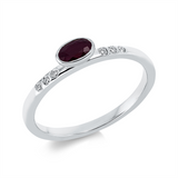 Ring 18 kt WG, 6 Brill. 0,06 ct, TW-si, 1 Rubin 0,31 ct rot