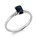 Ring 18 kt WG, 8 Brill. 0,04 ct, TW-si, 1 Saphir 0,67 ct blau