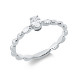 Ring 18 kt WG, 1 Oval 0,19 ct, TW-si, 2 Nav. 0,07 ct, TW-si