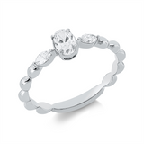 Ring 18 kt WG, 1 Oval 0,31 ct, TW-si, 2 Nav. 0,12 ct, TW-si