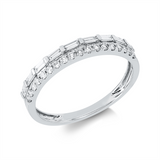 Ring 18 kt WG, 1 Bag. 0,03 ct, TW-si, 8 Bag. 0,20 ct, TW-si, 18 Brill. 0,16 ct, TW-si