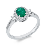 Ring 18 kt WG, 2 Bag. 0,14 ct, TW-si, 28 Brill. 0,20 ct, TW-si, 1 Smaragd 0,67 ct grün