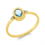 Ring 18 kt GG, 2 Brill. 0,03 ct, TW-si, 1 Topas 0,45 ct blau