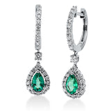 Ohrschmuck 18 kt WG, 2 Brill. 0,07 ct, TW-si, 46 Brill. 0,66 ct, TW-si, 2 Smaragde 0,76 ct grün