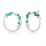 Creolen 18 kt WG, 6 Nav. 0,96 ct, F-vsi, 70 Brill. 2,10 ct, F-vsi, 10 Smaragde 2,08 ct grün