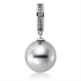 Anhänger 18 kt WG, 24 Princ. 0,17 ct, W-si, 1 TA silbergrau 11,5 mm