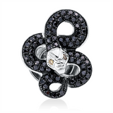 Brosche 18 kt WG, Fassung teils schwarz rhodinie, 2 Brill. 0,02 ct, gelb, 68 Brill. 0,41 ct, schwarz