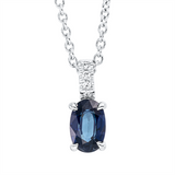 Collier 18 kt WG, mit ZÖ 42 cm, 4 Brill. 0,02 ct, TW-si, 1 Saphir 0,56 ct blau