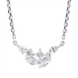 Collier 18 kt WG, mit ZÖ 40 cm + 43 cm, 2 Nav. 0,17 ct, TW-si, 1 Princ. 0,09 ct, TW-si, 2 Tropfen 0,12 ct, TW-si, 2 Brill. 0,11 ct, TW-si