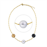 Collier 18 kt GG, mit ZÖ 40 cm, 1 SS gold 13 mm, 1 SS weiß 13 mm, 1 TA schwarz 13 mm