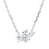 Collier 18 kt WG, mit ZÖ 40 cm, 2 Nav. 0,10 ct, TW-vsi, 1 Nav. 0,08 ct, TW-vsi, 1 Nav. 0,05 ct, TW-vsi