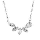 Collier 18 kt WG, mit ZÖ 40 cm, 8 Bag. 0,11 ct, TW-vsi, 3 Trap. 0,04 ct, TW-vsi, 11 Brill. 0,06 ct, TW-si