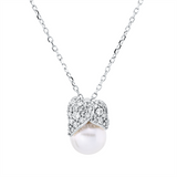 Collier 18 kt WG, mit ZÖ 40 cm, 33 Brill. 0,18 ct, TW-si, 1 SW weiß 7 mm