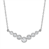 Collier 18 kt WG, 2 Brill. 0,07 ct, TW-si, 2 Brill. 0,04 ct, TW-si, 2 Dia. 0,02 ct, TW-si, 1 Brill. 0,06 ct, TW-si
