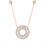 Collier 18 kt RG, mit ZÖ 40,6 cm, 27 Trap. 0,34 ct, F-vsi, 10 Bag. 0,21 ct, F-vsi, 63 Brill. 0,31 ct, F-si