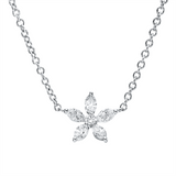 Collier 18 kt WG, 1 Brill. 0,02 ct, TW-pi, 5 Nav. 0,24 ct, TW-pi