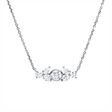 Collier 18 kt WG, mit ZÖ 42 cm, 1 Brill. 0,15 ct, 2 Tropfen 0,08 ct, 2 Nav. 0,08 ct, 2 Brill. 0,08ct, TW-si