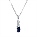 Collier 18 kt WG, , 42,5cm, 2 Brill. 0,03 ct, TW-si, 1 Saphir 0,35 ct blau